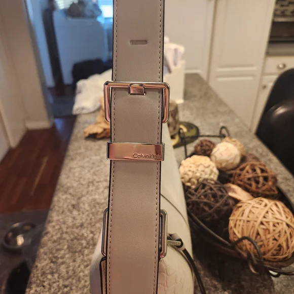 Calvin Klein NWOT Max Top Zip Hobo Shoulder Bag